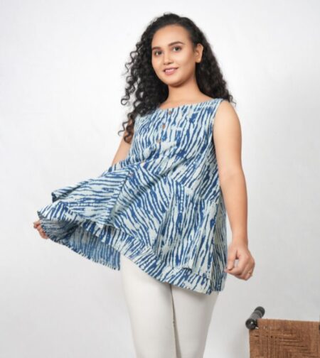 SLEEVELESS FLARED TOP